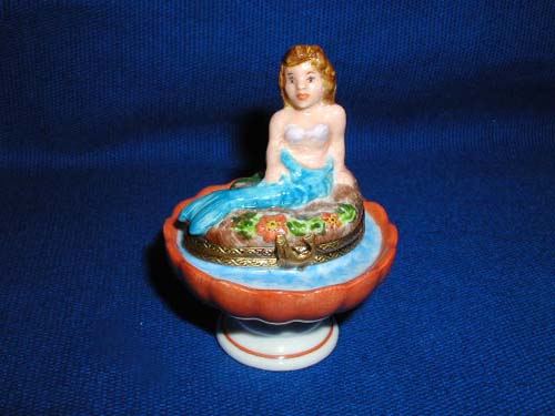 MERMAID IN FOUNTAIN